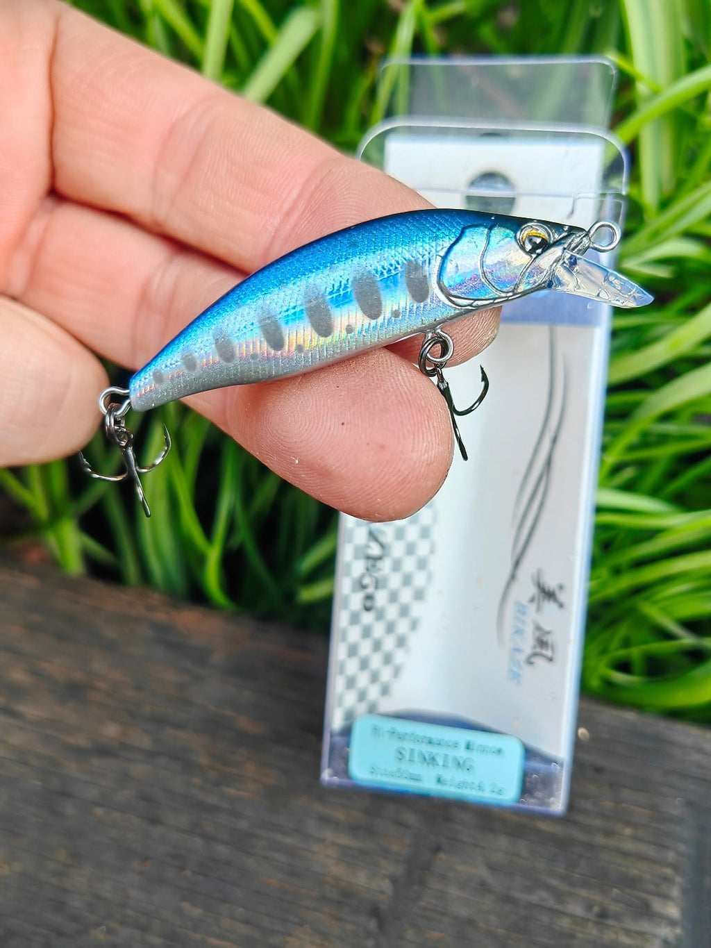 Japoński wobler Mukai Bikaze 50S Blue Silver Yamame #BK06 - zdjęcie główne - Rybomania.pl