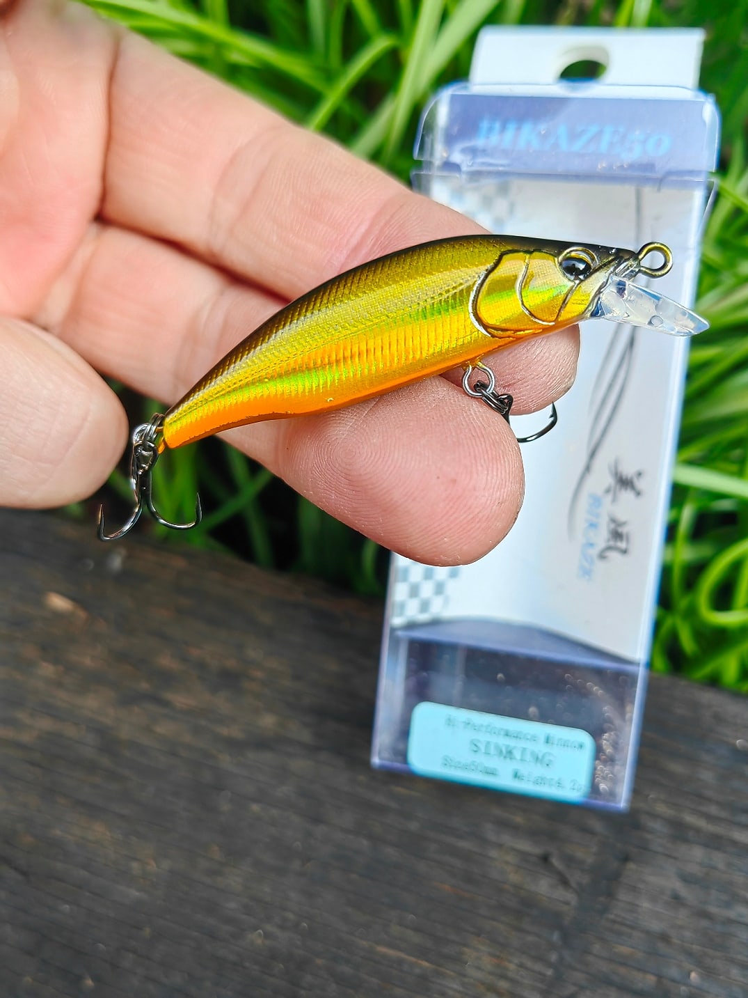 Japoński wobler Mukai Bikaze 50S Black Gold #BK07 - zdjęcie główne - Rybomania.pl