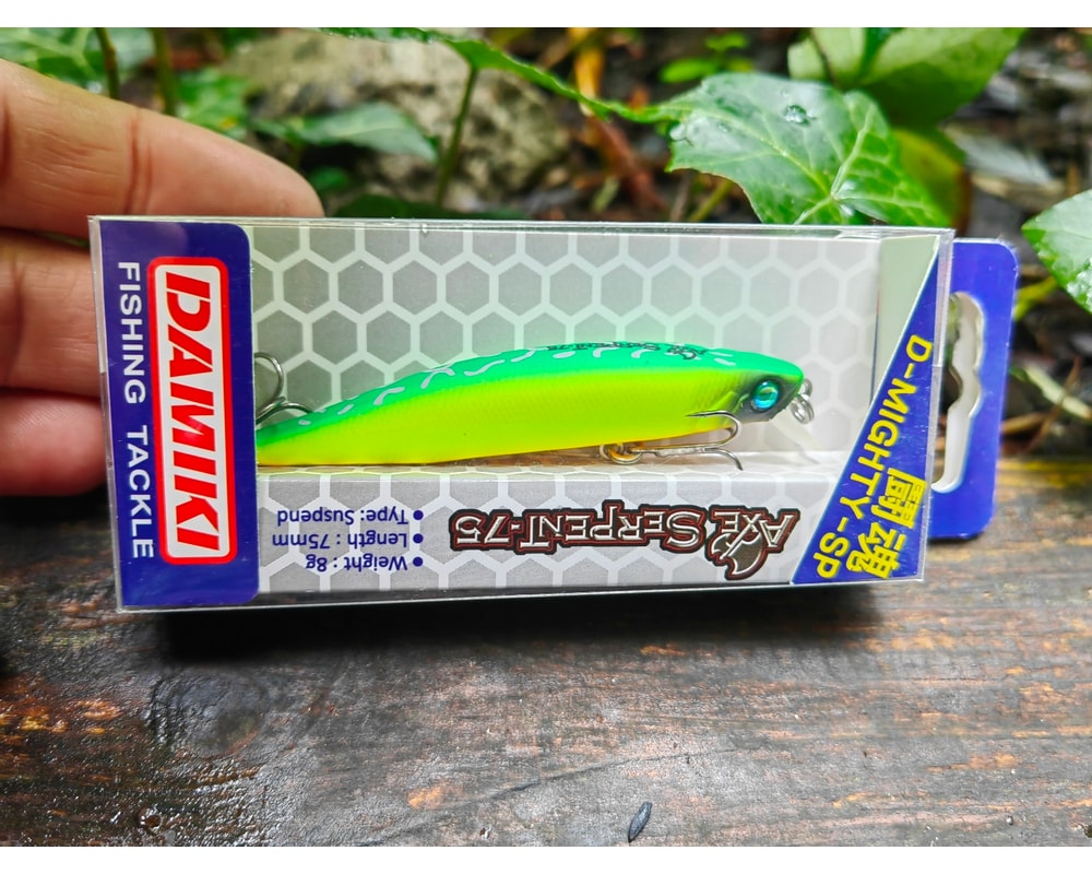 Damiki Axe Serpent 75 SP 206D Mat Tiger — opakowanie, pełny kadr, Rybomania.pl