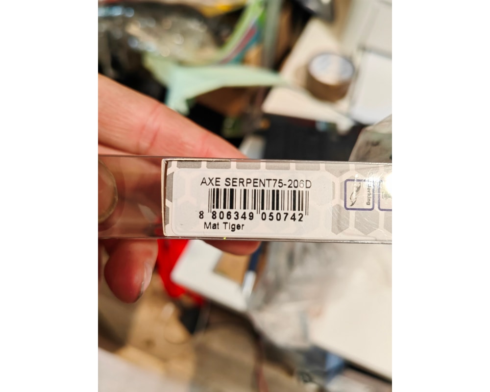 Damiki Axe Serpent 75 SP 206D Mat Tiger — szczegóły przynęty, pełny kadr, Rybomania.pl