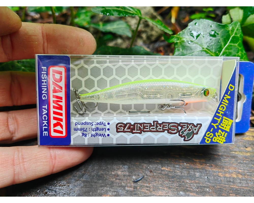 Damiki Axe Serpent 75 SP 345T Clear Neon — opakowanie, pełny kadr, Rybomania.pl