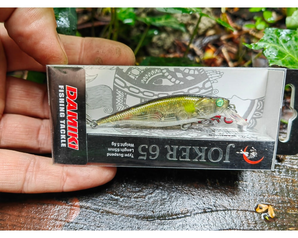 Damiki Joker 65 SP 304H Sp Ayu — opakowanie, pełny kadr, Rybomania.pl