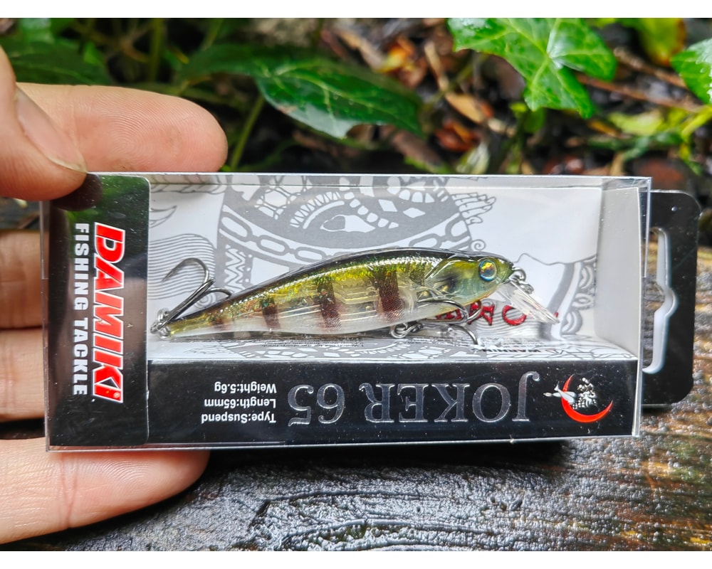 Damiki Joker 65 SP 348T Mysterious Gill — opakowanie, pełny kadr, Rybomania.pl