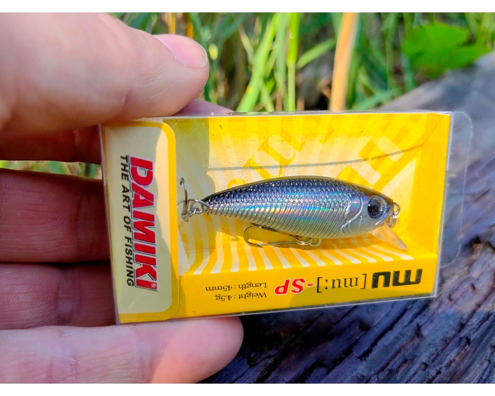 Damiki Mu 45 SP 012H Black Holo — opakowanie, pełny kadr, Rybomania.pl