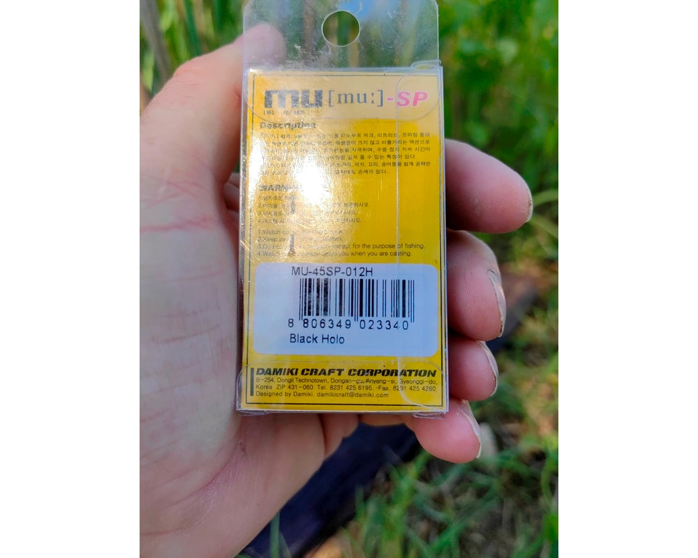 Damiki Mu 45 SP 012H Black Holo — szczegóły przynęty, pełny kadr, Rybomania.pl