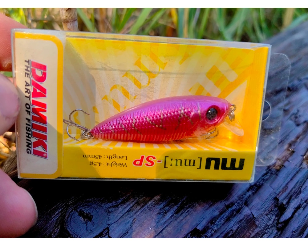 Damiki Mu 45 SP 228H Spine illusion — opakowanie, pełny kadr, Rybomania.pl