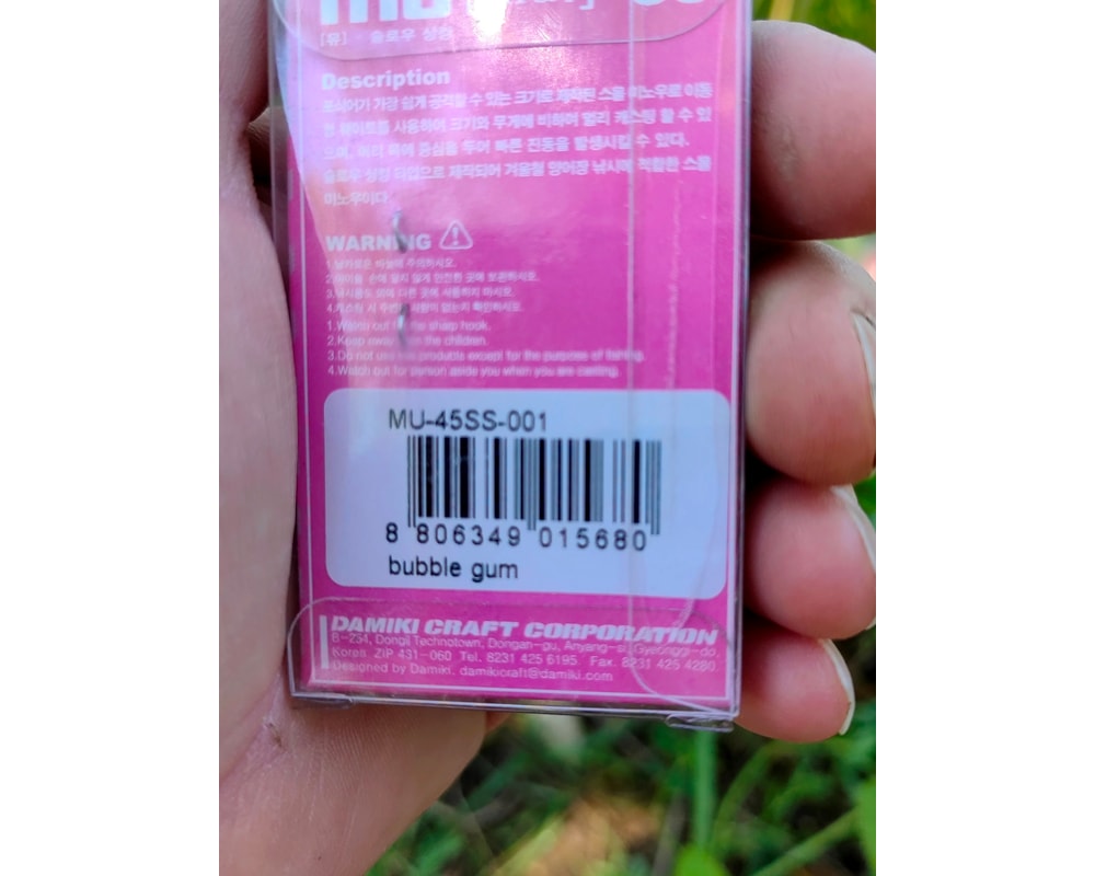 Damiki Mu 45 SS 001 Bubble Gum — szczegóły przynęty, pełny kadr, Rybomania.pl