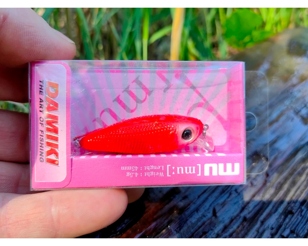 Damiki Mu 45 SS 209P White Spot Red — opakowanie, pełny kadr, Rybomania.pl