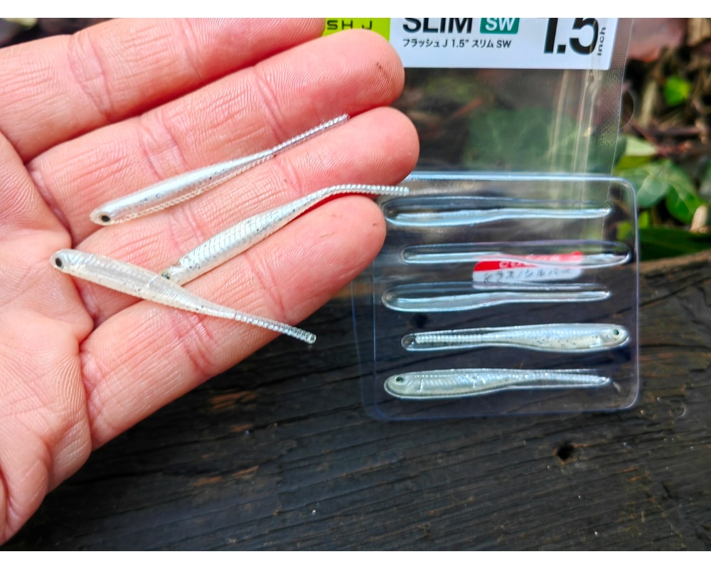 Fish Arrow Flash-J Slim 1.5″ SW #100 SHIRASU/SILVER — pełne zdjęcie główne JPG001, zdjęcie Rybomania.pl