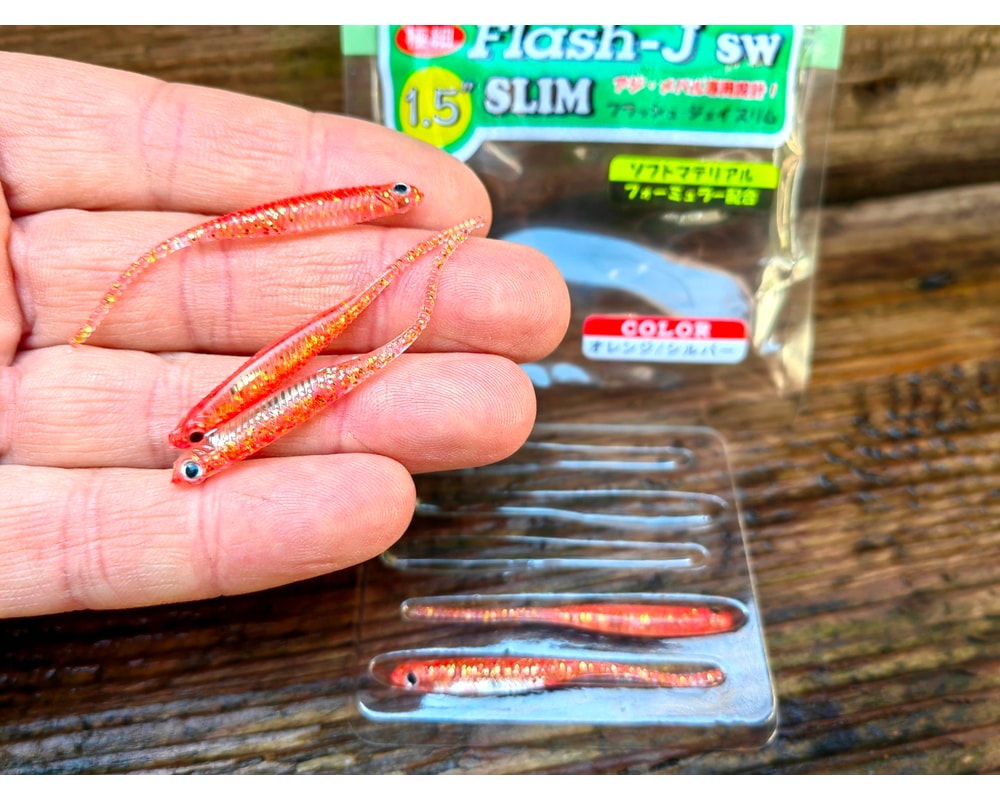 Fish Arrow Flash-J Slim 1.5″ SW #103 ORANGE/SILVER — szczegóły smukłego korpusu i ogona, zdjęcie Rybomania.pl