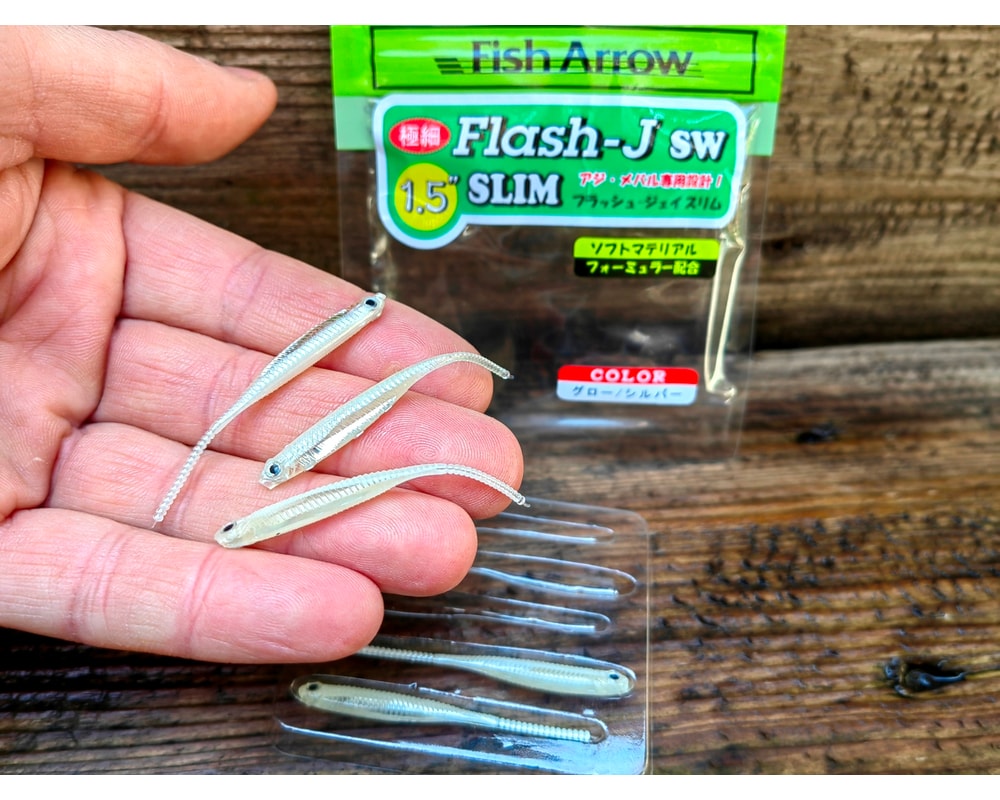 Fish Arrow Flash-J Slim 1.5″ SW #109 GLOW/SILVER — szczegóły smukłego korpusu i ogona, zdjęcie Rybomania.pl