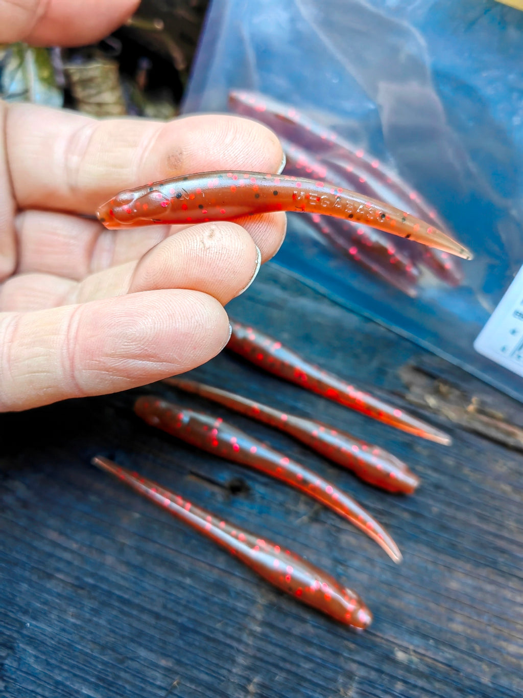 Megabass HAZEDONG 3″ #04 Ebimiso Red Flake — 10 szt. — zdjęcie produktu 2