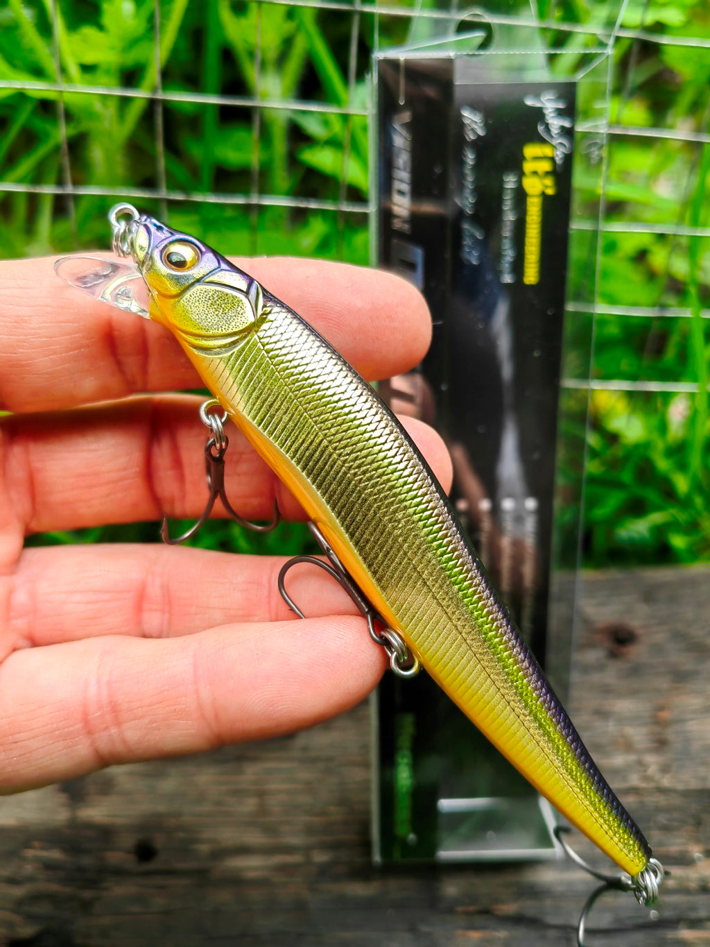 Megabass VISION ONETEN SR 110,5 mm — #09 M CHAMPAGNE KINKURO — zdjęcie główne