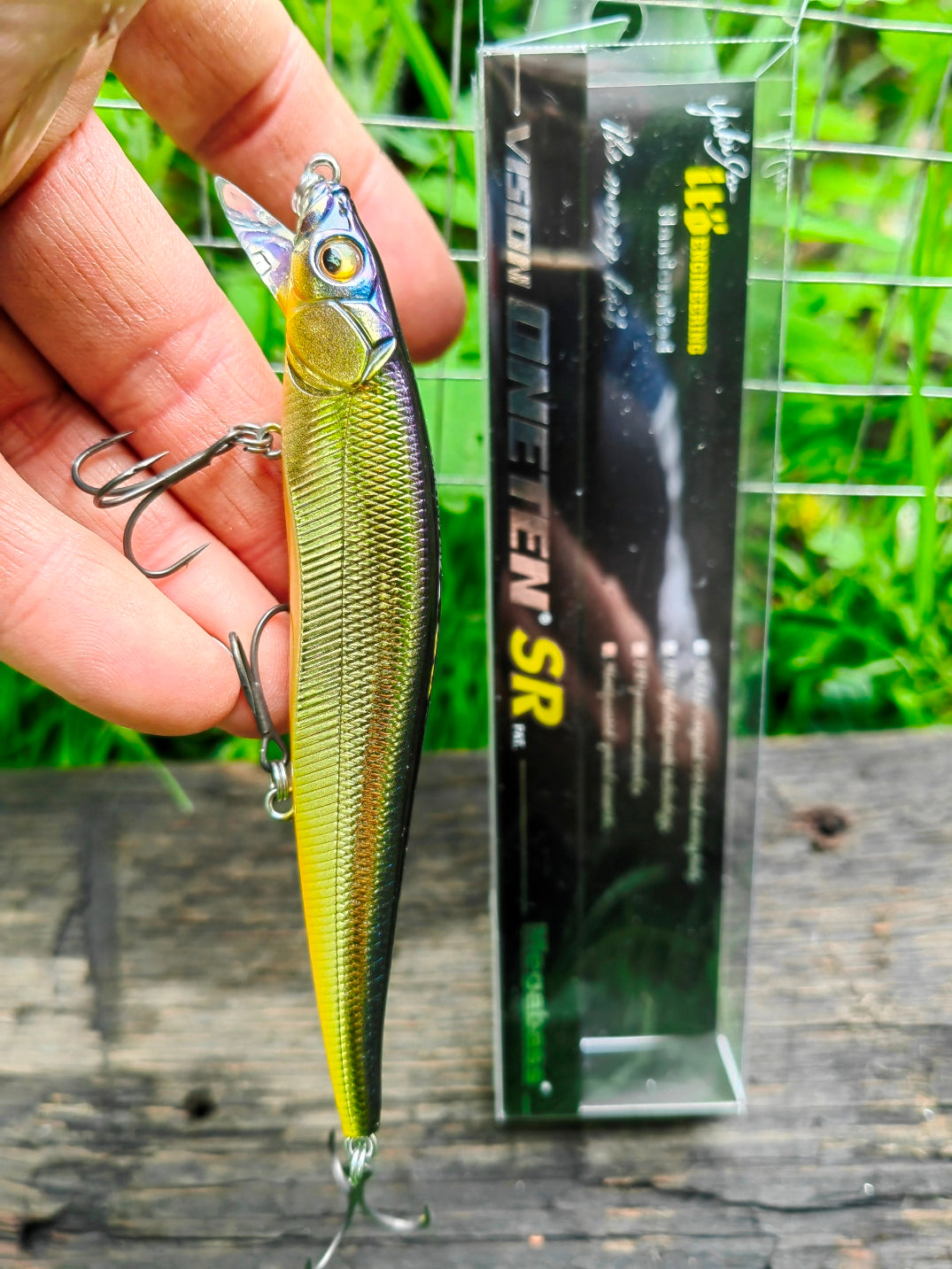 Megabass VISION ONETEN SR 110,5 mm — #09 M CHAMPAGNE KINKURO — zdjęcie 2