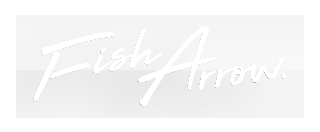 Fish Arrow — naklejka logo S / M / L — Biały — zdjęcie modelu
