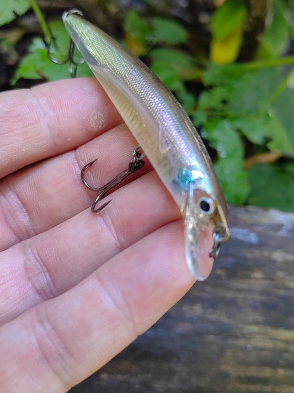 Jackall Lill Bill Wild 75F — GBHMW GB Half Mirror Wakasagi — zdjęcie Rybomania