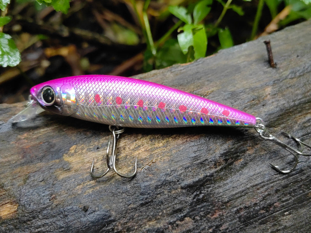 Damiki Striker 90 SP — Spot Pink Holo 233H — zdjęcie Rybomania