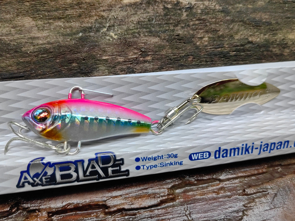 Damiki AxeBlade 30 g — Różowy grzbiet, niebieski bok — zdjęcie Rybomania