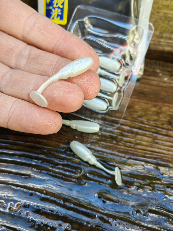TICT Bomb Shad 1,5″ — 27 Silver Powder Pearl White Glow — zdjęcie Rybomania