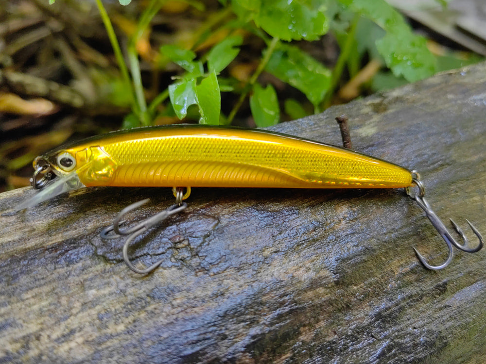 Jackall Lill Bill Wild 75F — BGMG Meimetsu Gold & Black Magic — zdjęcie Rybomania