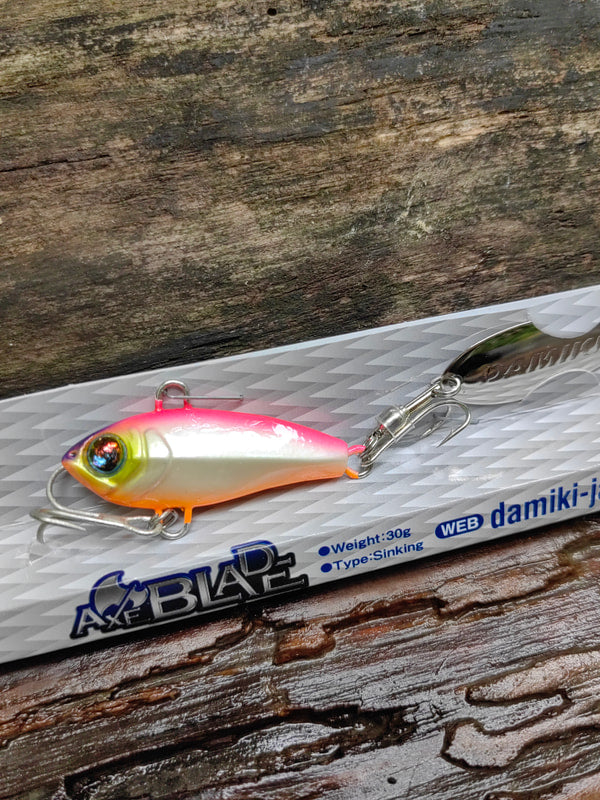 Damiki AxeBlade 30 g — Jasny bok, pomarańczowy brzuch — zdjęcie Rybomania