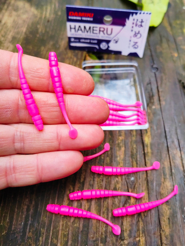 Damiki Hameru Worm A (ST) 2″ — 438 Hot Pink · 12 szt. — zdjęcie Rybomania