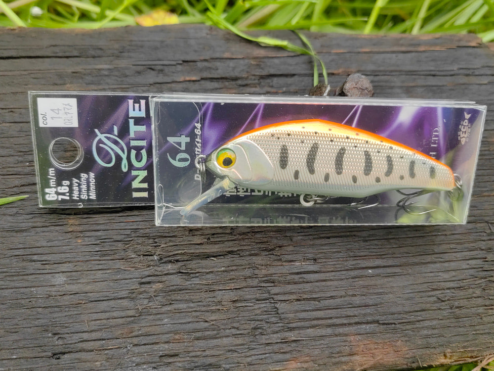 Smith D-Incite 64 — 14 Orange Laser Yamame, etykieta modelu i koloru