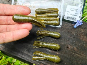 8 szt. Robak Tuba SCENTED STEALTH - 6 cm  #Green Pumpkin Black Flake